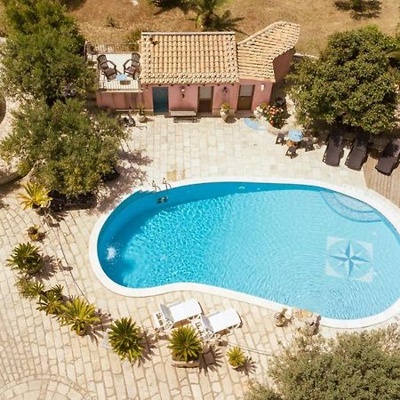 Dependance In Villa Con Piscina Ragusa Bagian luar foto
