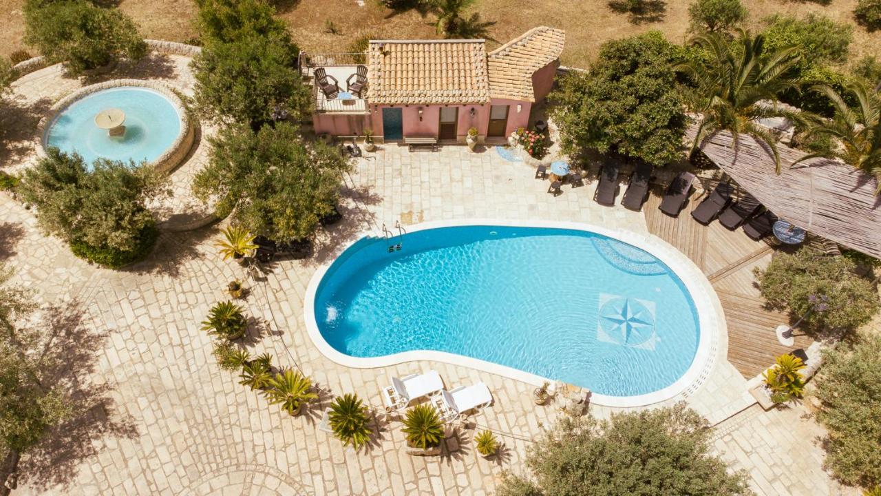 Dependance In Villa Con Piscina Ragusa Bagian luar foto