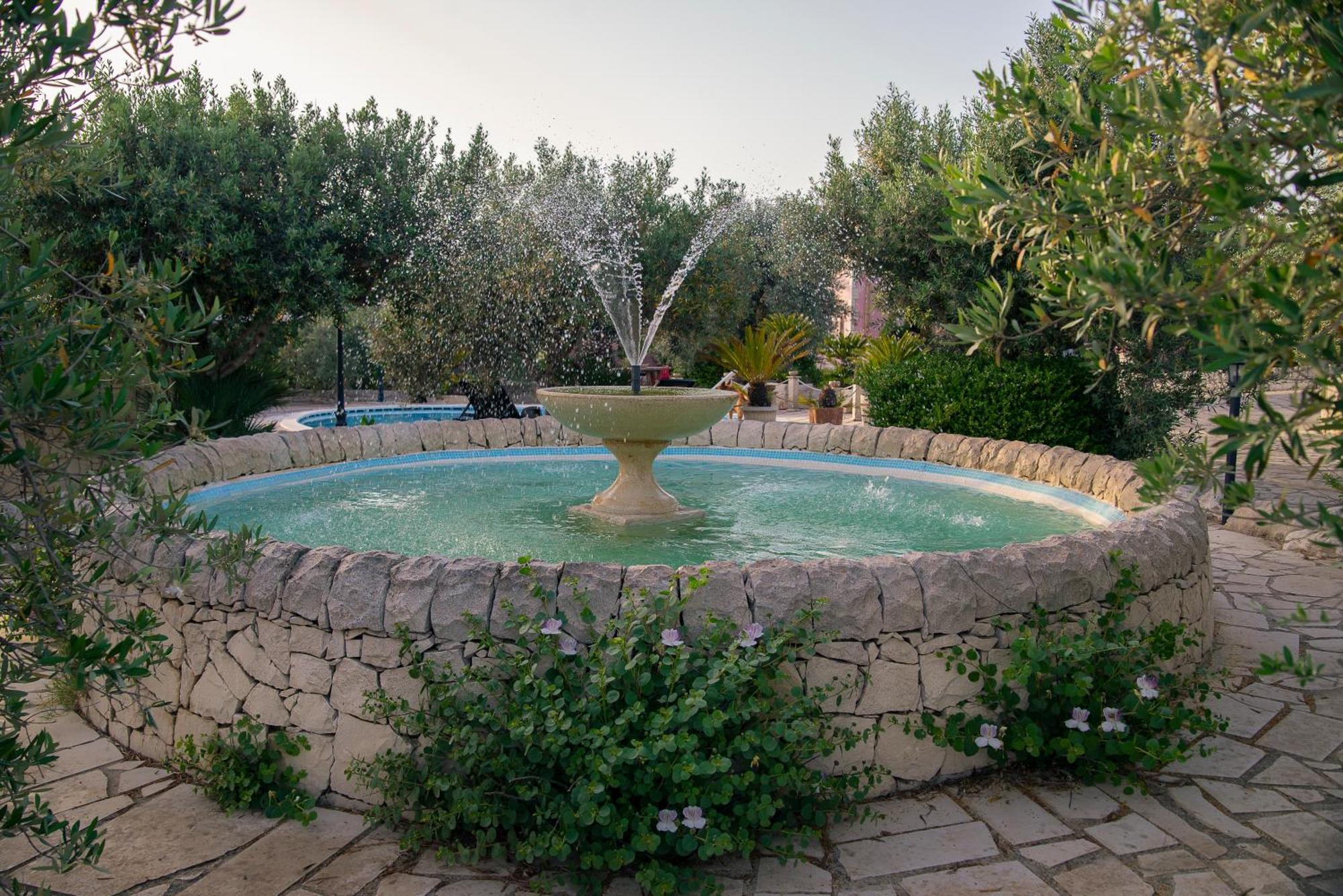 Dependance In Villa Con Piscina Ragusa Bagian luar foto