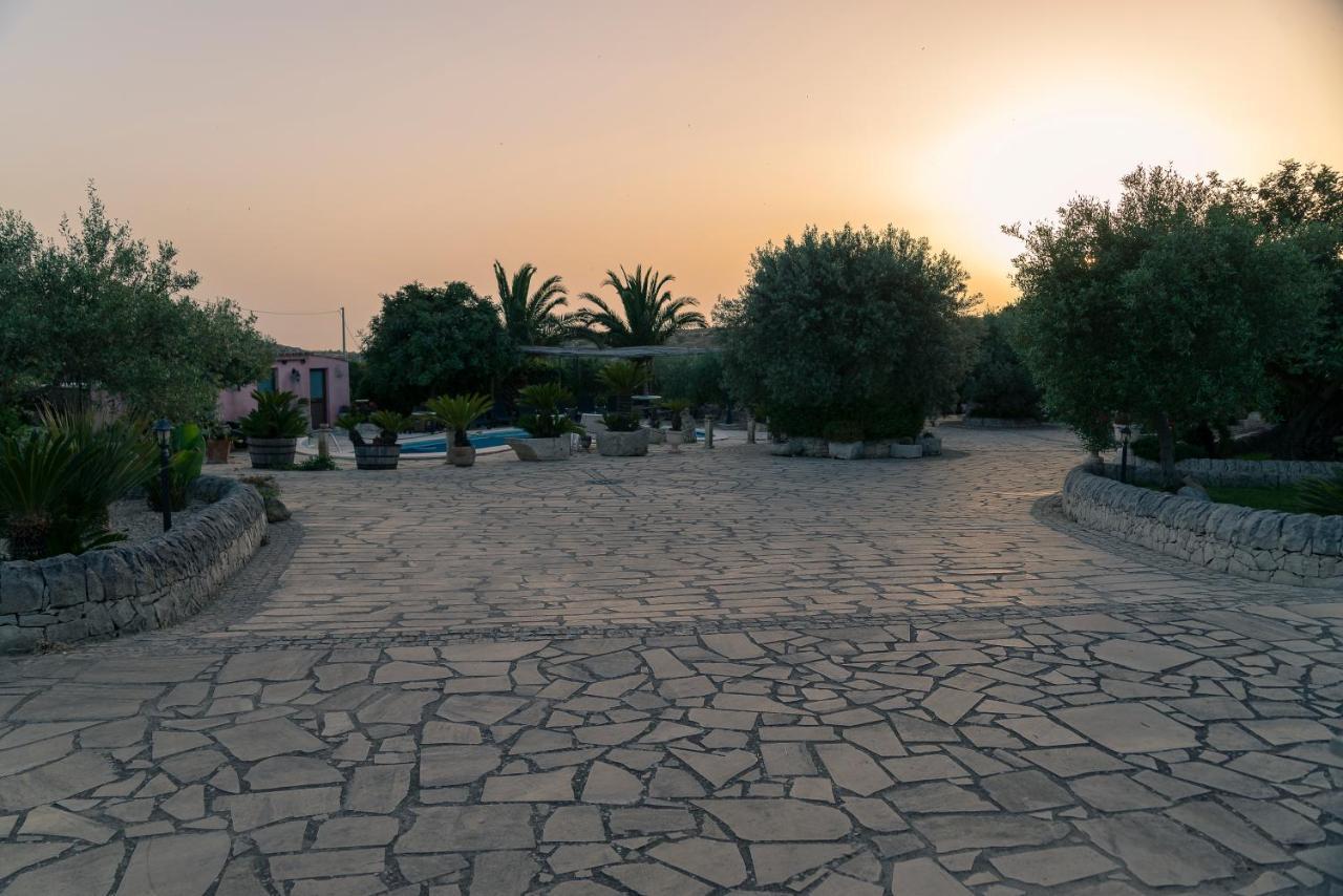 Dependance In Villa Con Piscina Ragusa Bagian luar foto