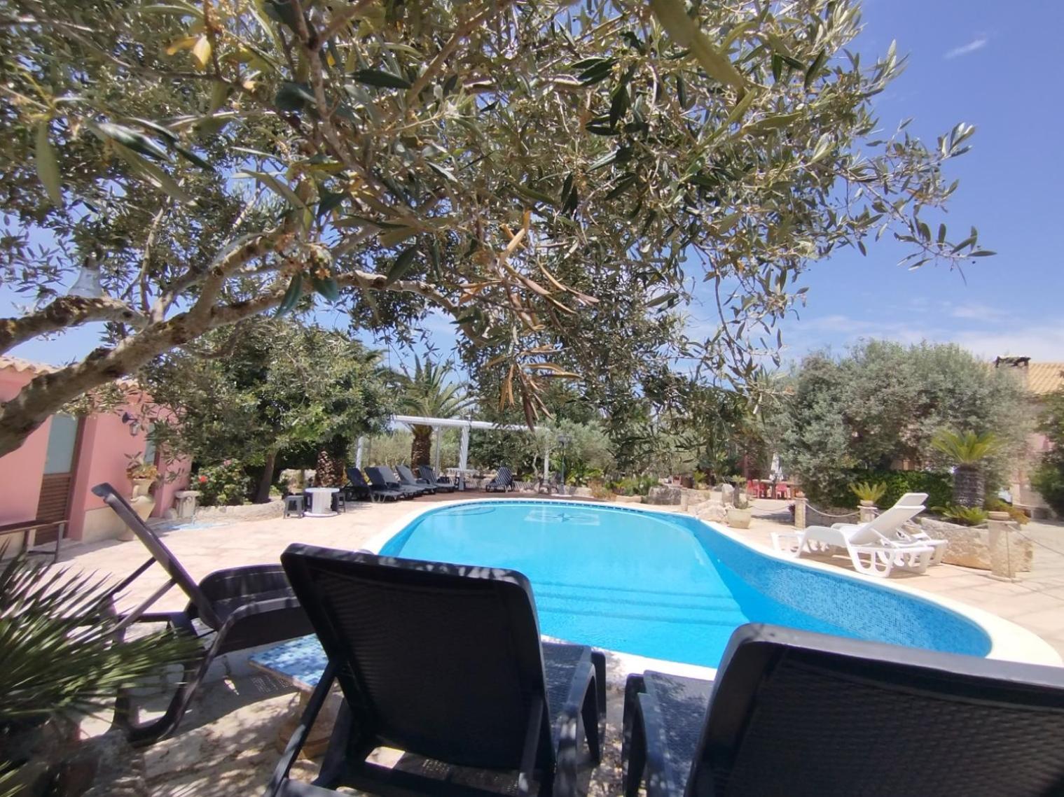 Dependance In Villa Con Piscina Ragusa Bagian luar foto
