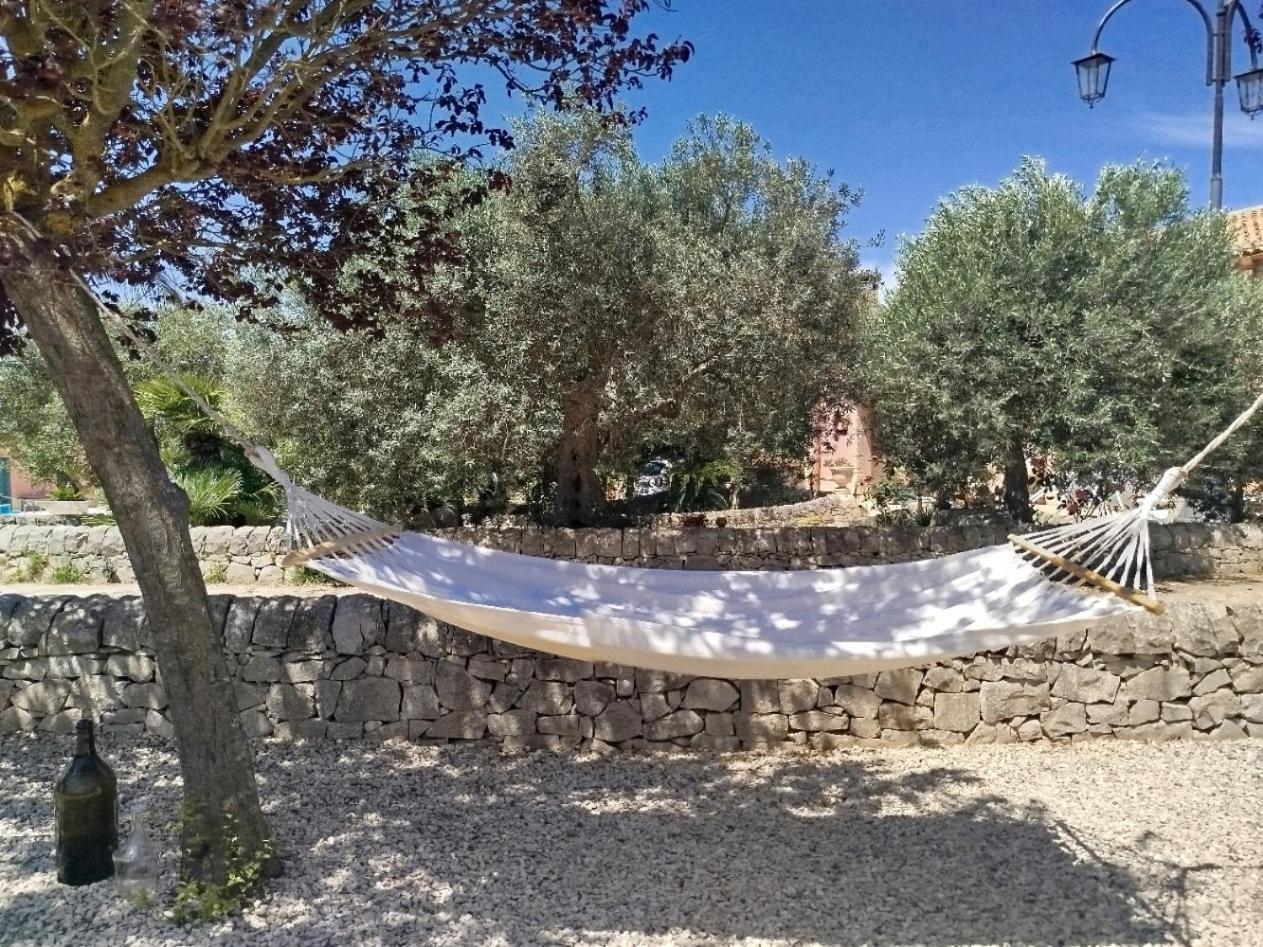 Dependance In Villa Con Piscina Ragusa Bagian luar foto