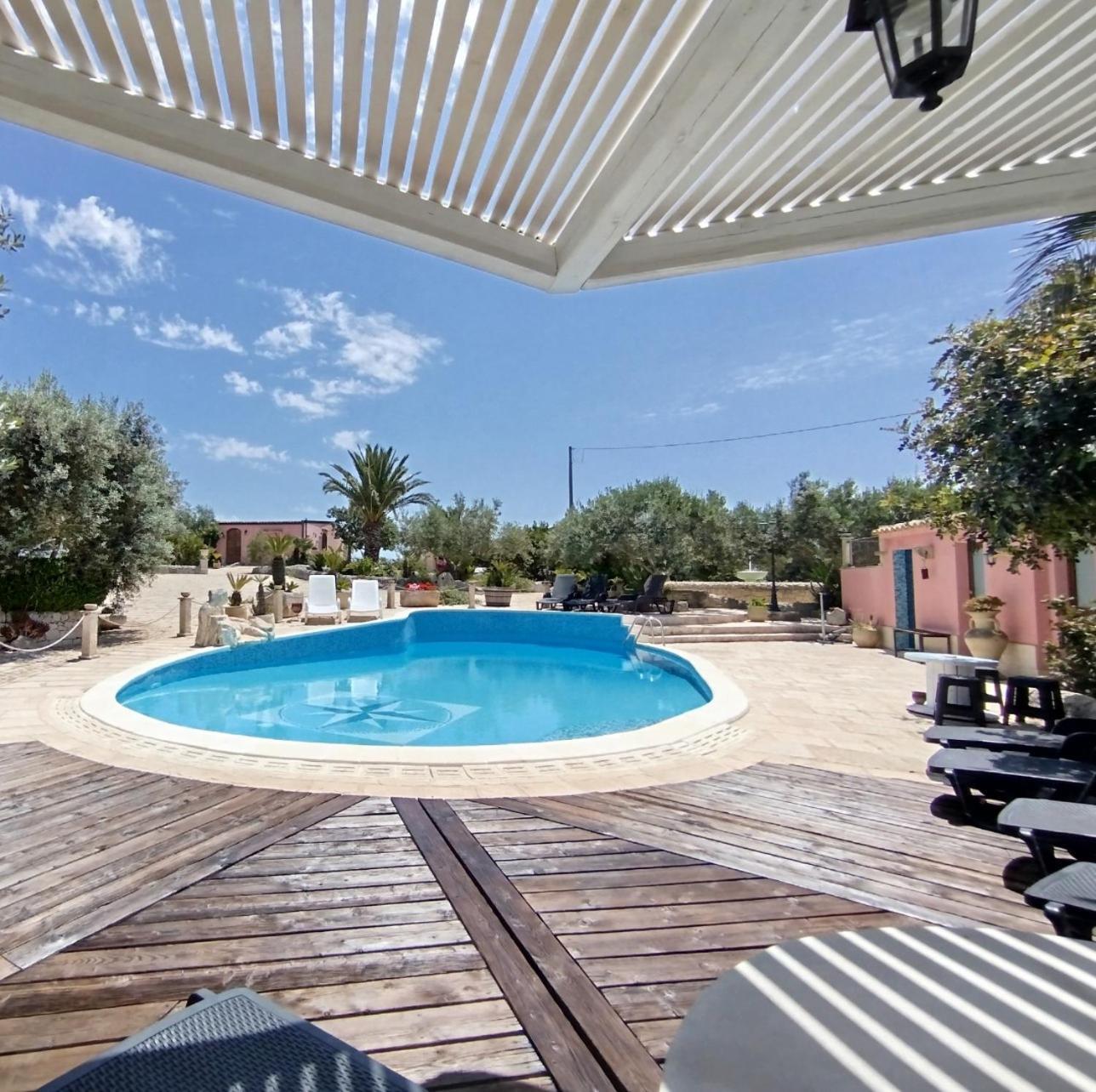 Dependance In Villa Con Piscina Ragusa Bagian luar foto