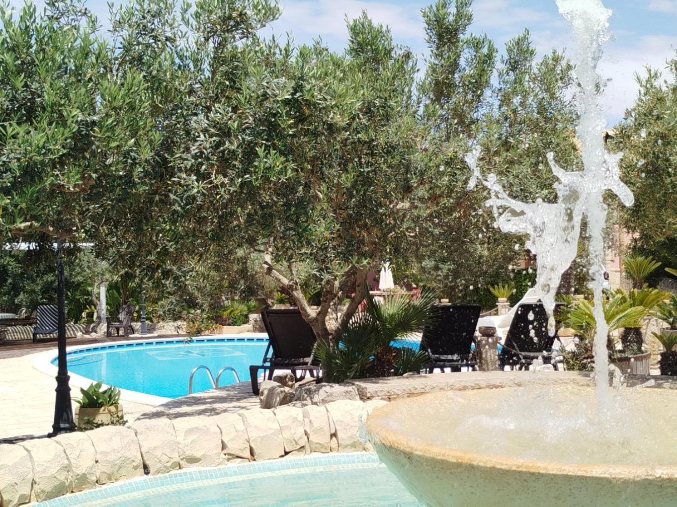 Dependance In Villa Con Piscina Ragusa Bagian luar foto